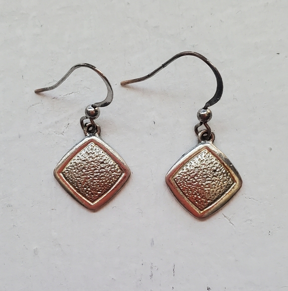 💚5/$25 Vintage Elegant Silver -Toned Small Drop Dangle Earrings - Picture 1 of 4